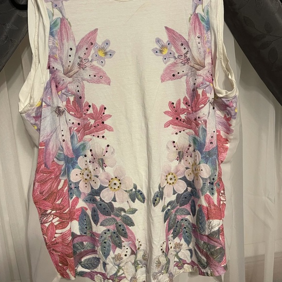🛑Guess Floral open back Tank🛑 - Picture 3 of 6